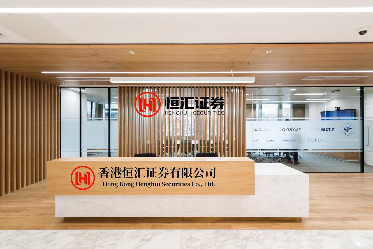 星迈网 说翻脸就翻脸！美日刚联手救日元，美国财长贝森特扭头就怒骂高市早苗的经济政策！为什么？